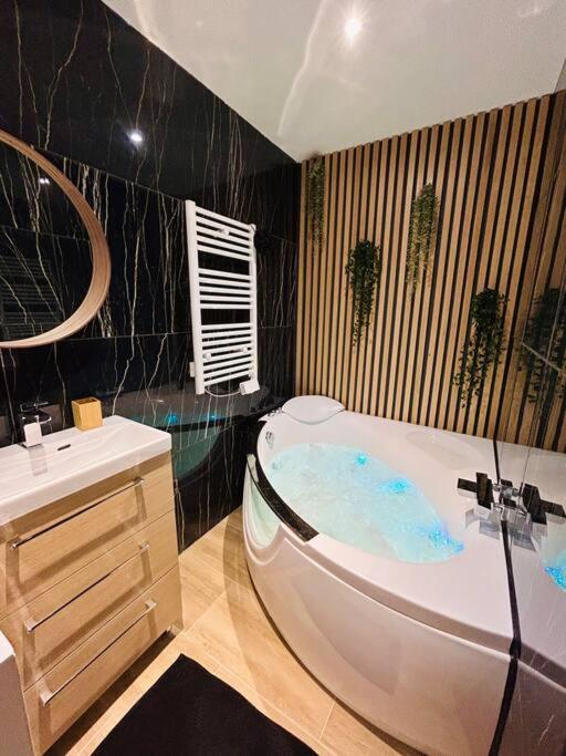 T4 Jolie Vue Avec Jaccuzzi Lägenhet Vitrolles  Exteriör bild