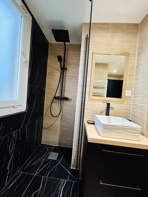 T4 Jolie Vue Avec Jaccuzzi Lägenhet Vitrolles  Exteriör bild