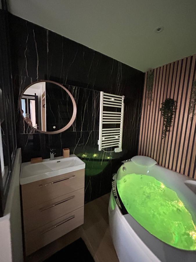 T4 Jolie Vue Avec Jaccuzzi Lägenhet Vitrolles  Exteriör bild