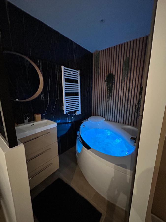 T4 Jolie Vue Avec Jaccuzzi Lägenhet Vitrolles  Exteriör bild