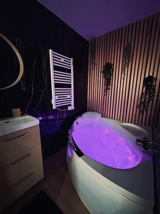T4 Jolie Vue Avec Jaccuzzi Lägenhet Vitrolles  Exteriör bild